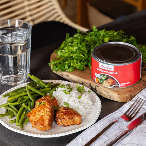 FriChik Original served with green beans and white rice – plant-based fried chicken alternative in a classic homestyle meal