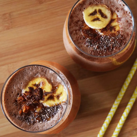 Kaffree Roma banana and chocolate smoothie in glasses, topped with chocolate, showcasing a creative use of this caffeine-free coffee alternative.